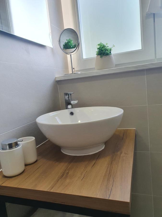 Apartman Leona 4*, Kantrida Rijeka Exteriör bild